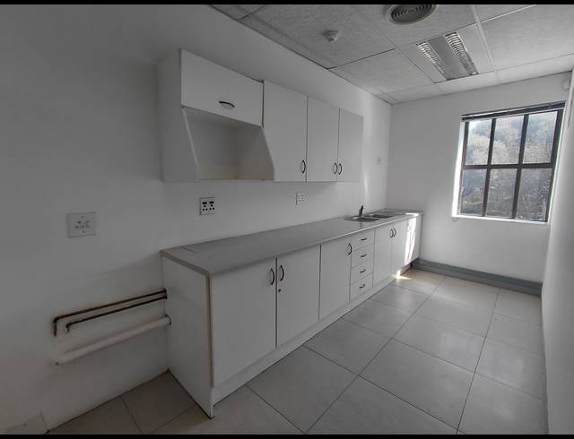 378M² OFFICE TO LET IN BRYANSTON